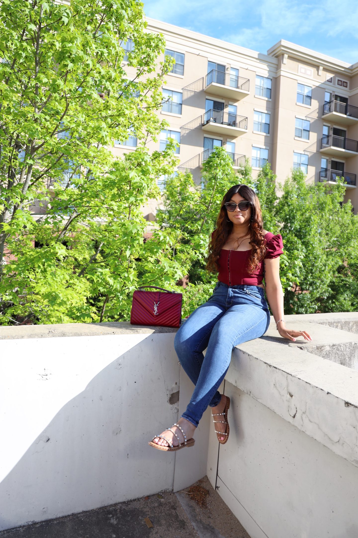 Windsor Store puff sleeve top, American Eagle curvy jeans, Steve Madden sandals