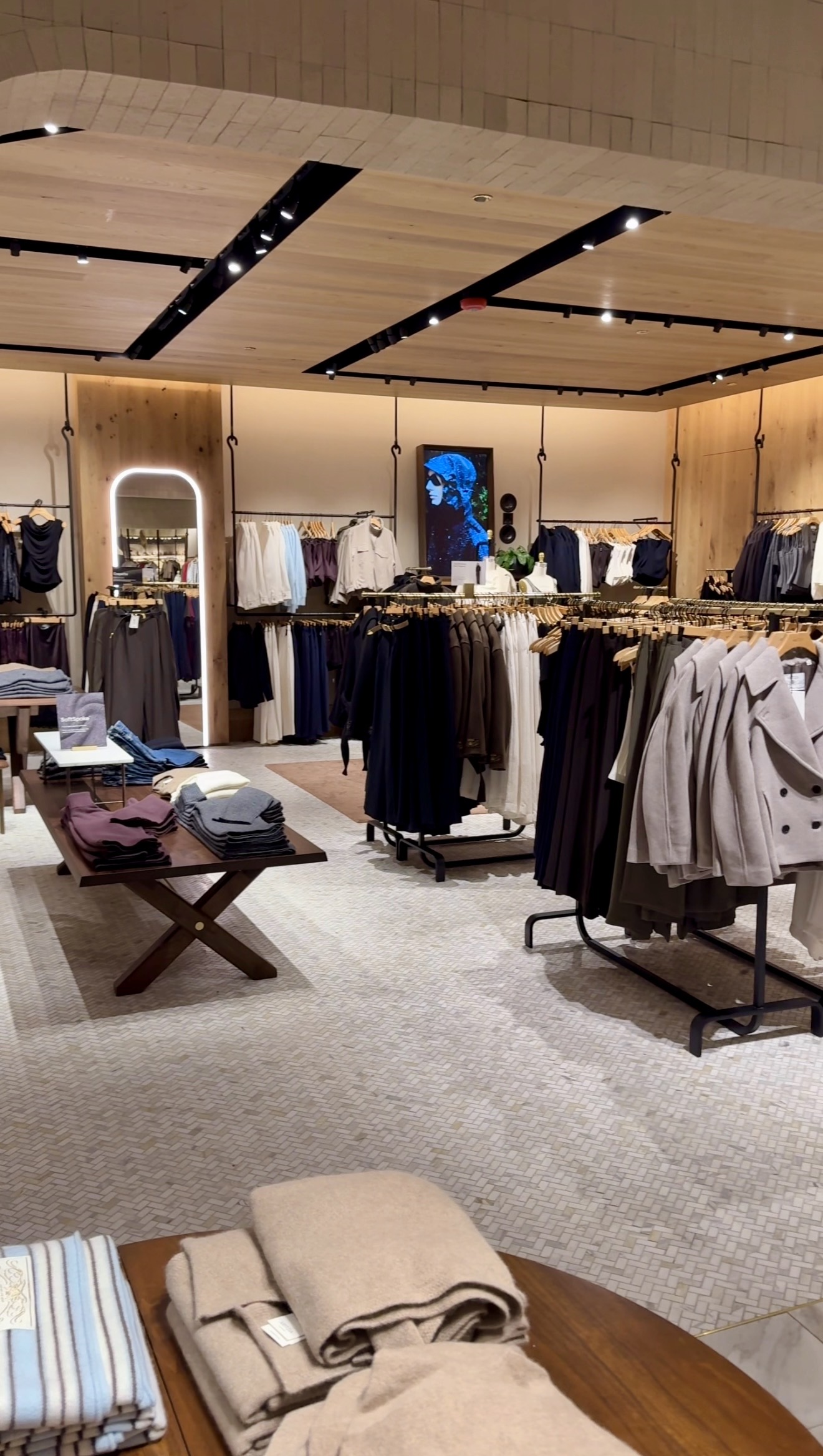 Aritzia Galleria Dallas workwear business casual